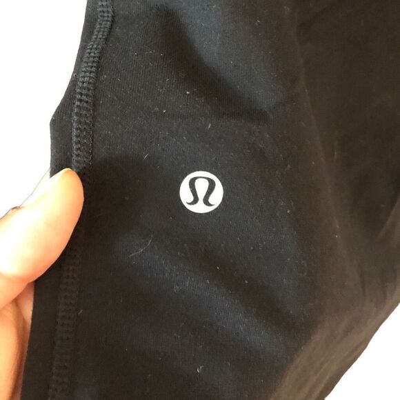 Lululemon Groove Crop Black/White/Space Gray Size 6 - Picture 4 of 4